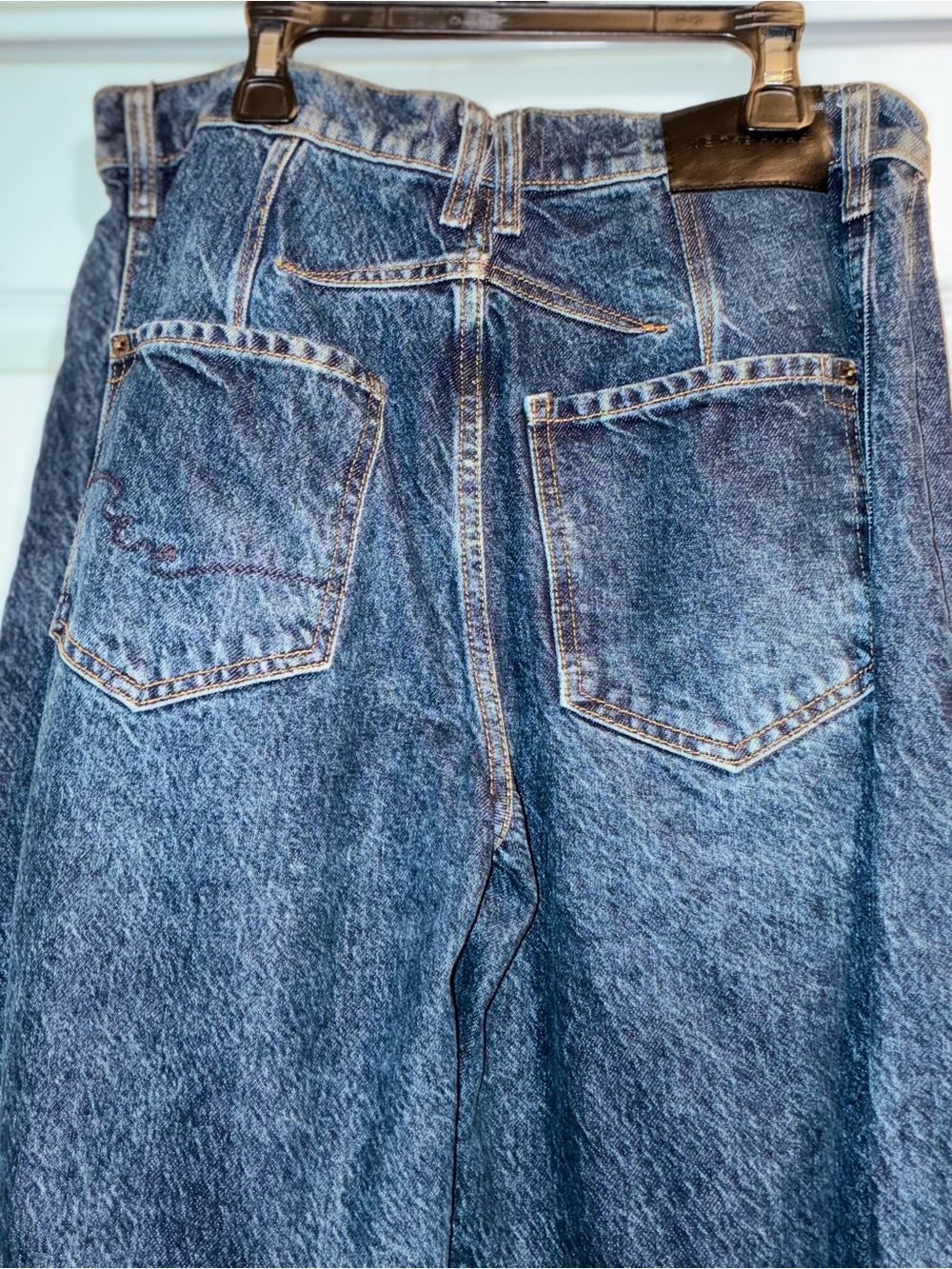 We The Free Dark Wash Barrel Jeans, size 26 - Picture 5 of 7